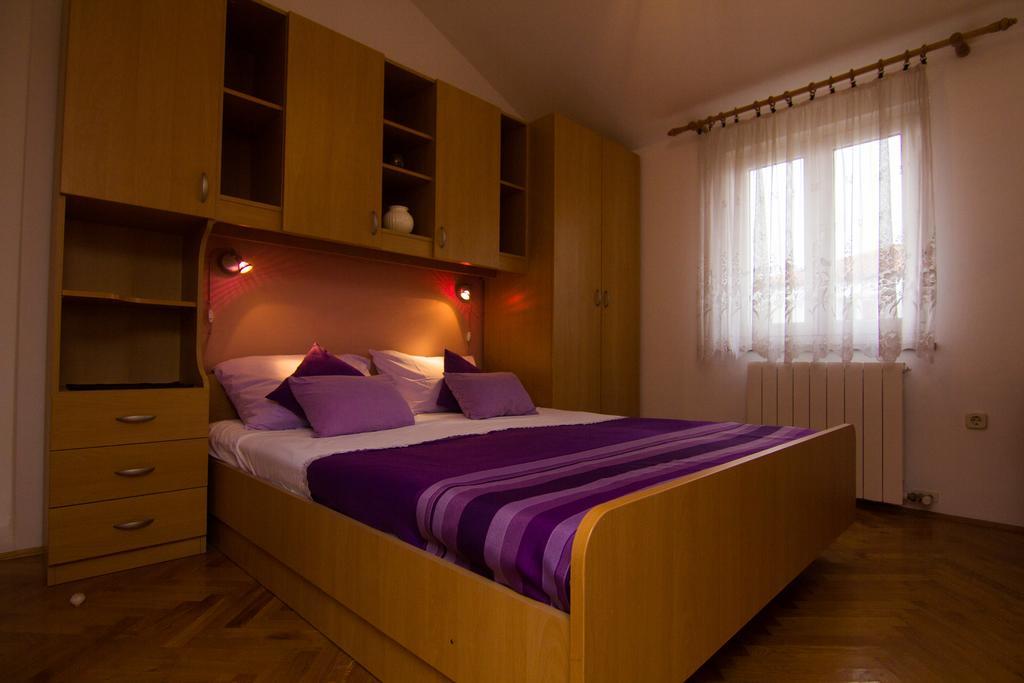 Apartments Dario Krk Town Exterior photo